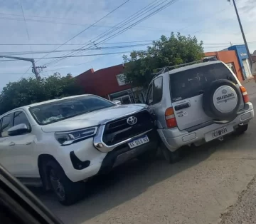 Chocaron dos camionetas en 61 y 28