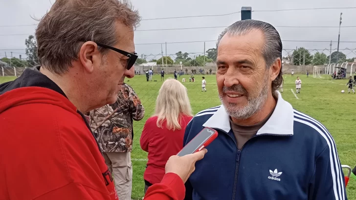 El “Checho” Batista disfruta la Sur Cup: “En Necochea fue donde iniciamos todo con Argentinos en 1985”