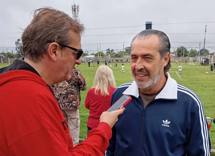 El “Checho” Batista disfruta la Sur Cup: “En Necochea fue donde iniciamos todo con Argentinos en 1985”