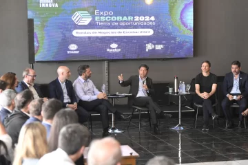 Kicillof recorrió la Expo Escobar Innova y se reunió con empresarios de la región