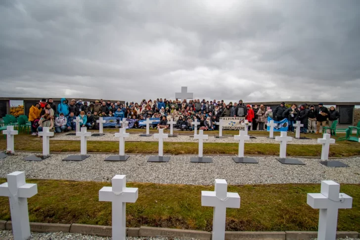 Los familiares de caídos en Malvinas visitaron el cementerio de Darwin