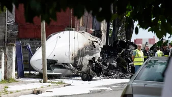 Video: así retiraron lo que quedó del avión que se estrelló contra una casa en San Fernando