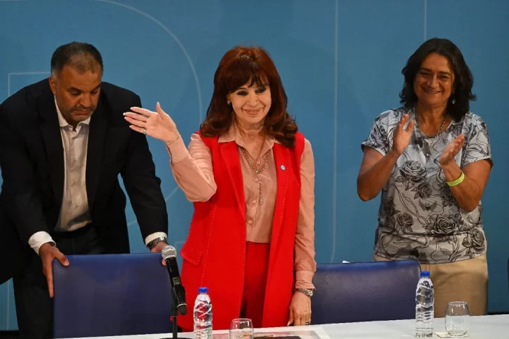 Cristina Kirchner: “Hay una aceptación de la sociedad a una suerte de ajuste violento”