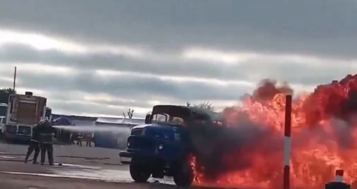 Se incendió un camión en un autodromo