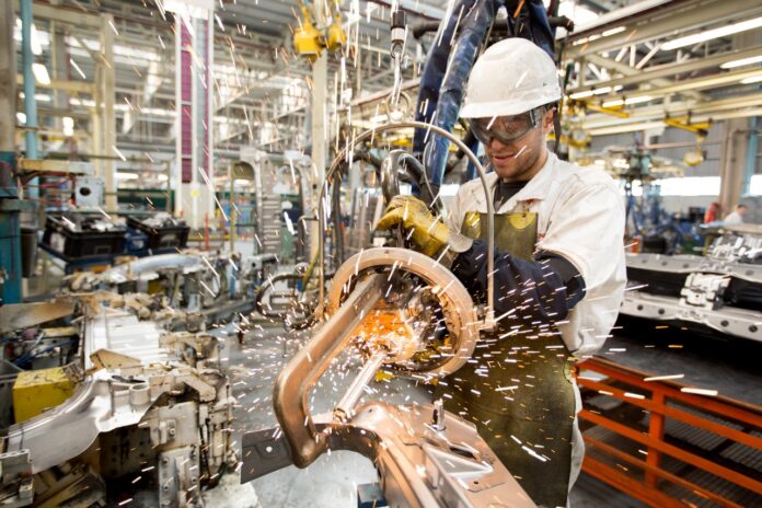 El PBI creció 3,9% en el tercer trimestre, con una caída interanual de 2,1%