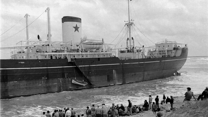 Hace 65 años, el buque Tara encallaba frente a Pinocho