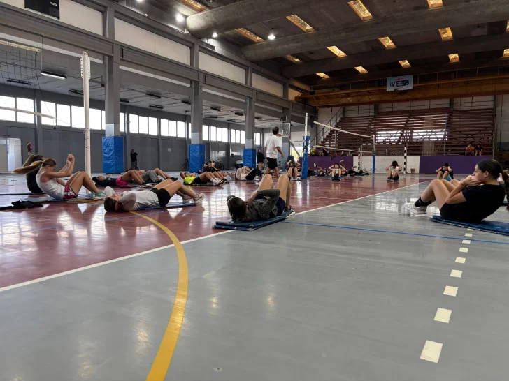 “Entusiasmados por la convocatoria”: atletismo empezó la pretemporada con más de 70 chicos