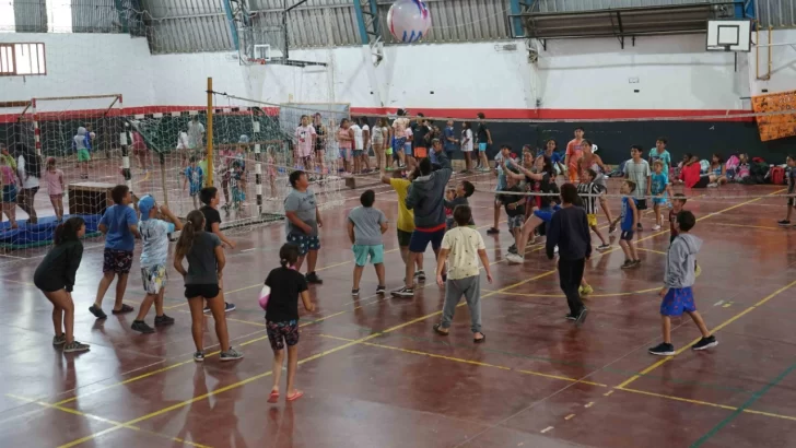 Trabajo en conjunto: El municipios aporta el transporta en las Escuela de Verano