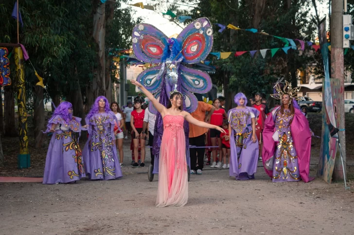 Un gran marco de público participó de la apertura del Festival Infantil