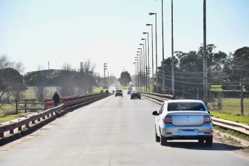 Corte vehicular en el Puente Dardo Rocha por recambio de luminarias