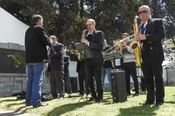 ¿En qué evento tradicional de la ciudad actuó por primera vez la Banda Municipal de Música?