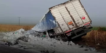 Un muerto en un choque frontal entre un camión y una camioneta