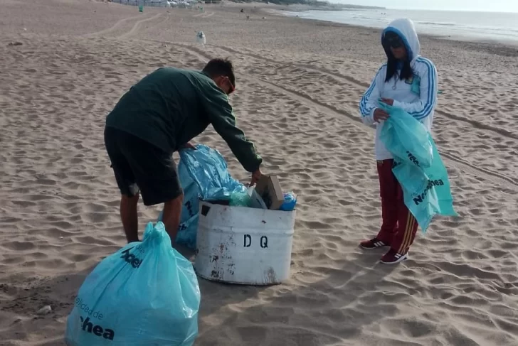 Cómo se lleva adelante la limpieza para mantener las playas de la mejor manera