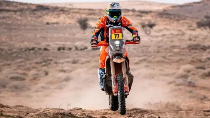 Luciano Benavides ayudó a un colega, ganó la etapa 8 y sueña con el Rally Dakar en motos