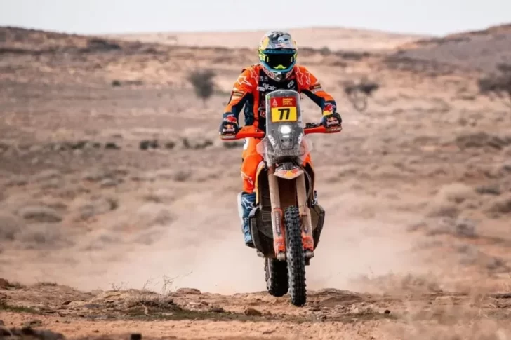 Luciano Benavides ayudó a un colega, ganó la etapa 8 y sueña con el Rally Dakar en motos