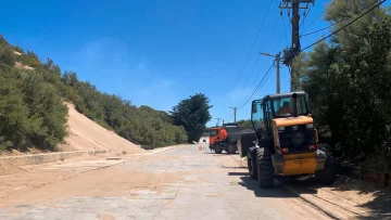 Retiran arena y limpian la avendia 2 entre el Puerto y la calle 63