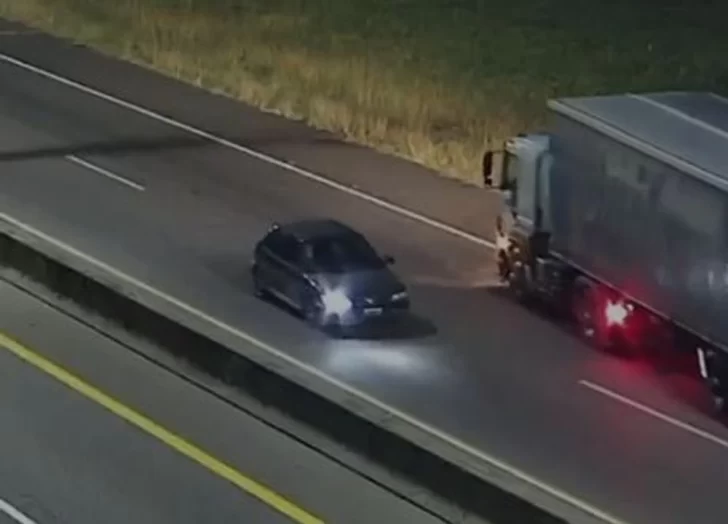 Video: un conductor alcoholizado ingresó en contramano a la autopista Buenos Aires-La Plata