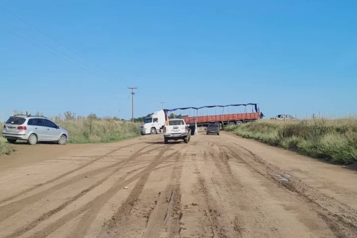 Un camión con acoplado bloqueó el camino a Los Ángeles