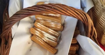 Destacan el gesto que dos vendedores de churros tuvieron con dos niños discapacitados