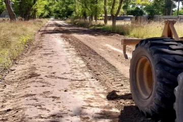 Reparan calles de Necochea y Quéquen para mejorar la transitabilidad