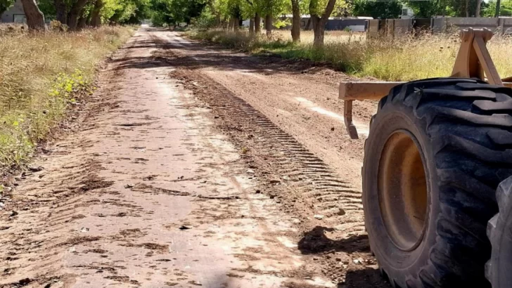 Reparan calles de Necochea y Quéquen para mejorar la transitabilidad