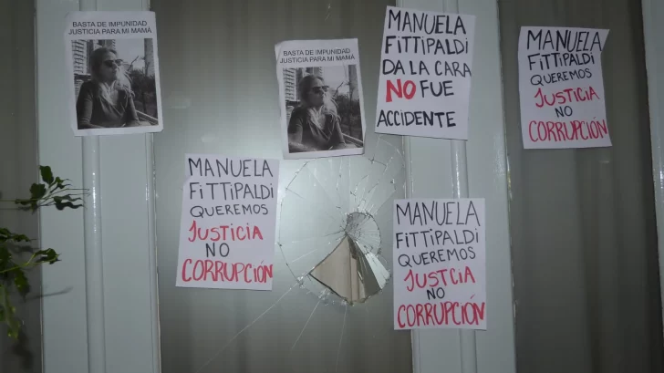 Familiares y amigos de Mónica Nielsen ingresaron al municipio en reclamo de justicia