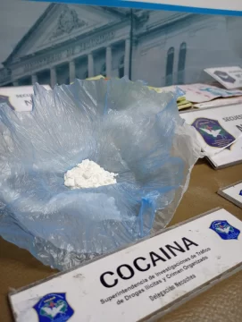 Secuestran cocaína, marihuana y una moto en inmediaciones del barrio Los Naranjos