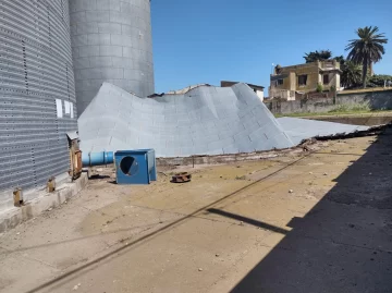 El viento de este sábado terminó de tirar un silo que se había roto en el último temporal