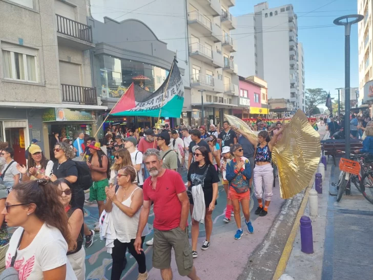 Multitudinaria convocatoria tuvo la marcha LGBTIQ+ en Necochea