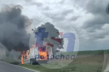 Se incendió un utilitario en Ruta 88