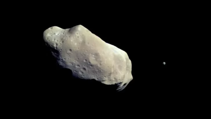 Cuál es la estrategia que podría evitar que el asteroide 2024 YR4 impacte en la Tierra