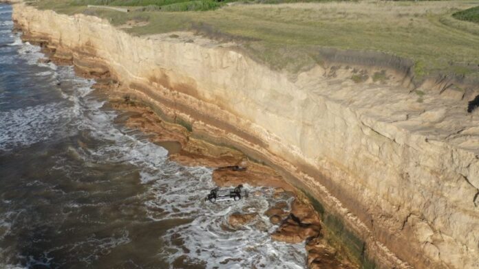 Mar del Plata: arrojan al mar autos que tenían pedidos de secuestro