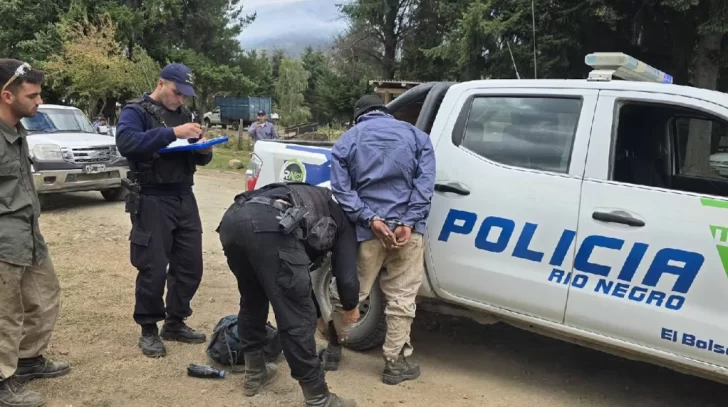 Familiares de los detenidos por los incendios de El Bolsón se enfrentaron a la Policía y a activistas