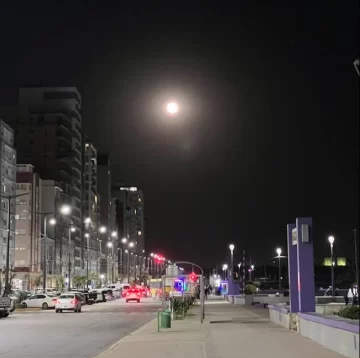 Así se vio la espectacular Luna de Nieve sobre Necochea