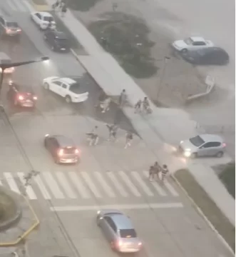 Video: así evacúan la playa los que esperaron hasta último momento