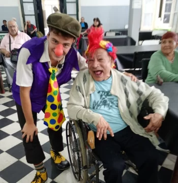 Residentes del Hogar Raimondi celebran el carnaval