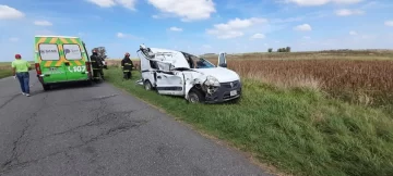 Un utilitario chocó con un camión en la Ruta 86