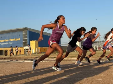 Sólido andar de los atletas necochenses en el Torneo Nocturno de Benito Juárez