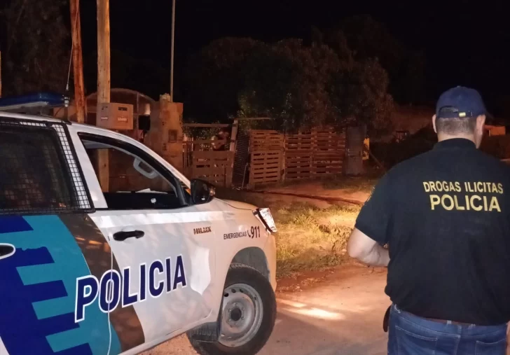 Encuentran drogas en un allanamiento y aprehenden a un hombre