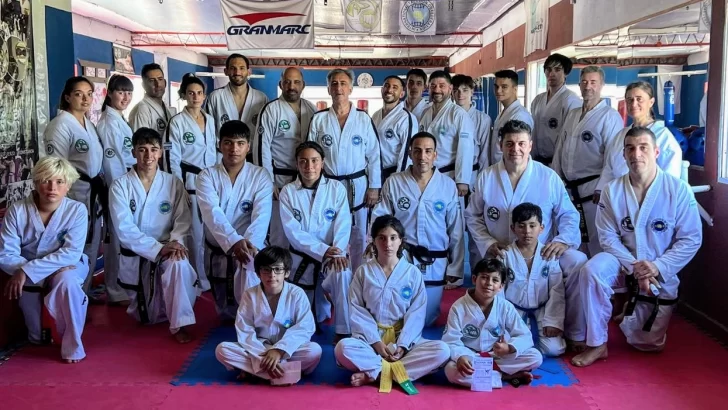 Los taekwondistas de la Academia Correa se preparan para la Copa de la Costa 2025