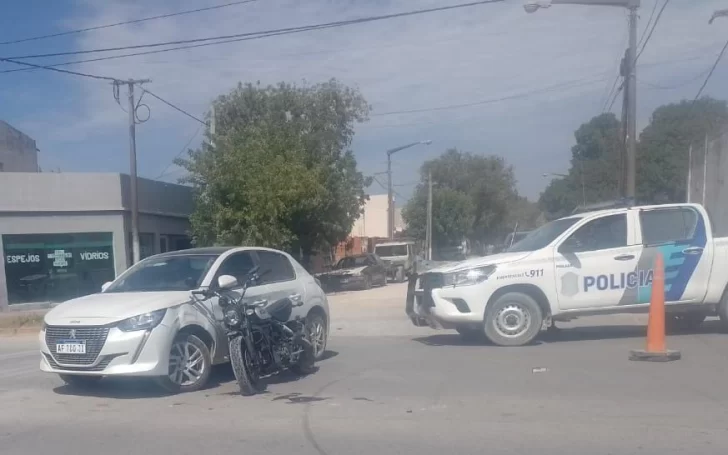 Motociclista hospitalizado tras choque en 75 y 52