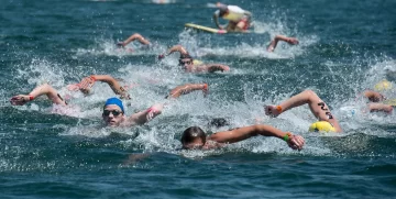 Después de 25 años, vuelve la tradicional carrera de natación en el mar