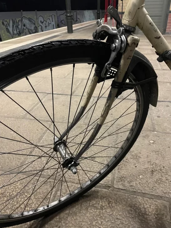 Se le quebró la horquilla de la bicicleta y terminó hospitalizado