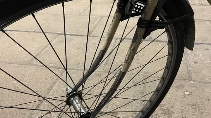 Se le quebró la horquilla de la bicicleta y terminó hospitalizado