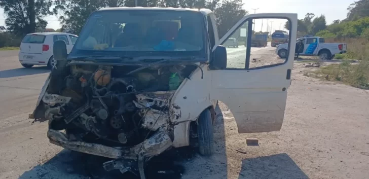 Ruta 88: un herido tras un violento choque entre un camión de YPF y una camioneta