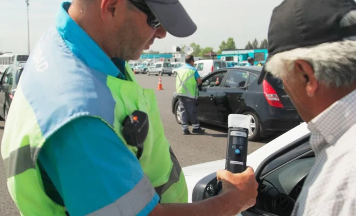 Conducía alcoholizado con la licencia vencida y sin VTV por la Ruta 226