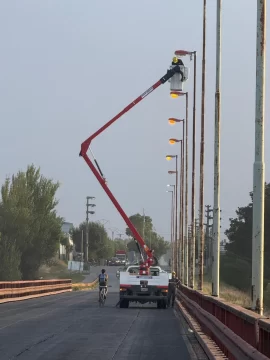 Se concretó el recambio de luminarias en el Puente Dardo Rocha