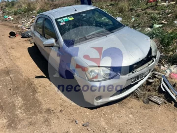 Encontraron chocado y con serios faltantes el Etios robado ayer en la playa