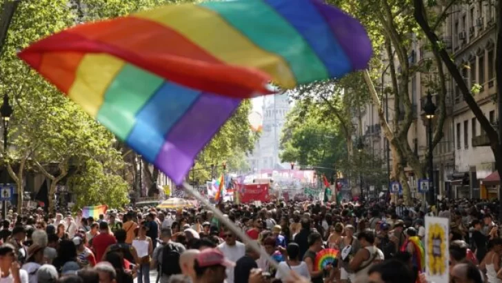 Fue masiva, plural y extendida a todo el país la joranda “anti fascista” encabezada por el colectivo LGBTQ+