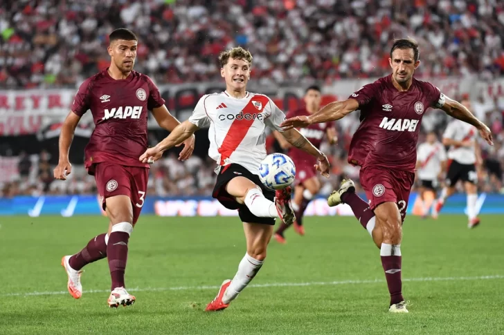 River venció a Lanús con lo justo y quedó escolta en su zona